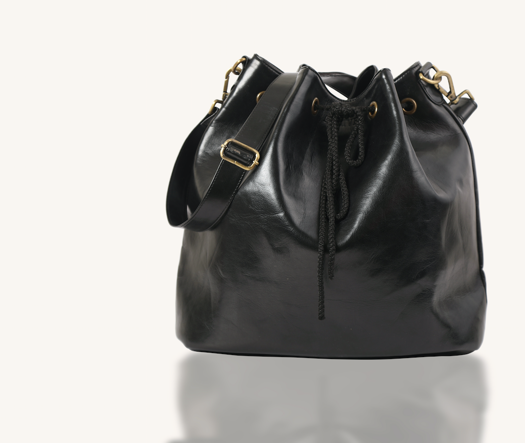 Basic Bucket Bag in Vegan Leather